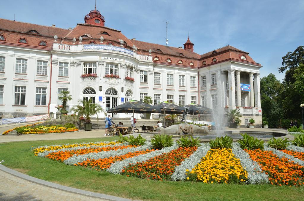 Hotel Derby Karlovy Vary Exterior foto