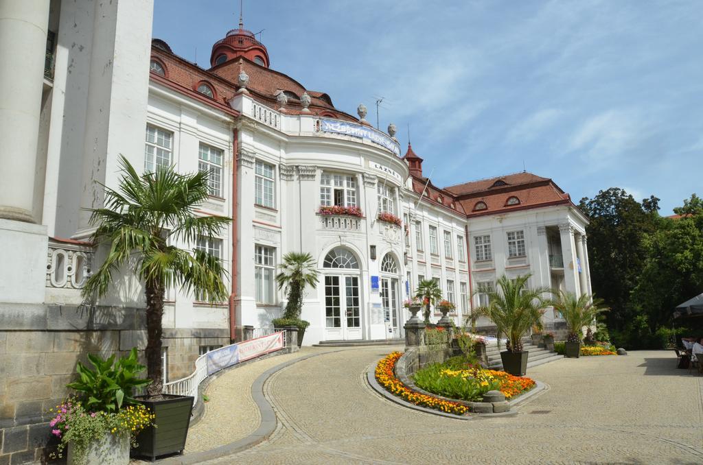 Hotel Derby Karlovy Vary Exterior foto