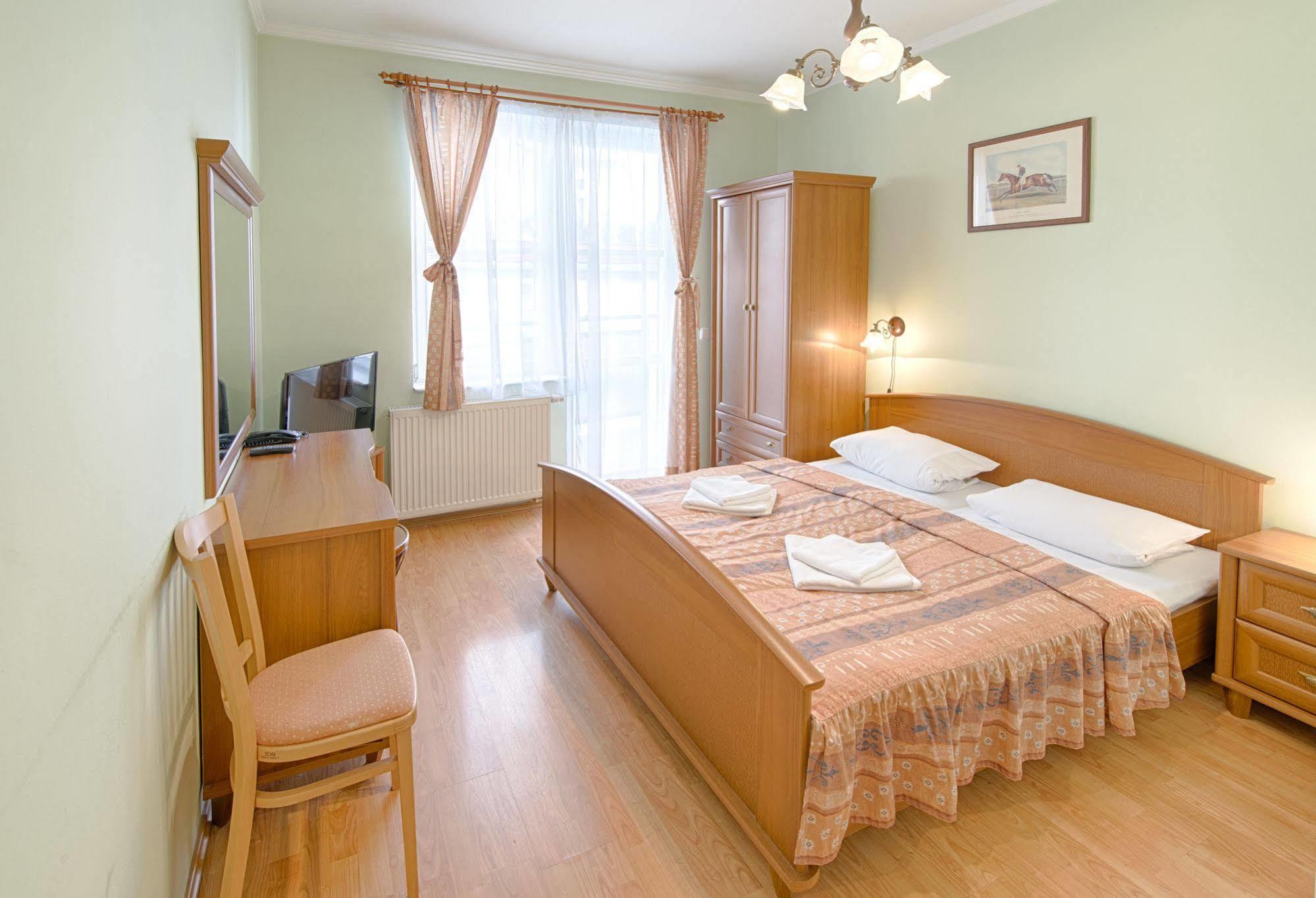Hotel Derby Karlovy Vary Exterior foto