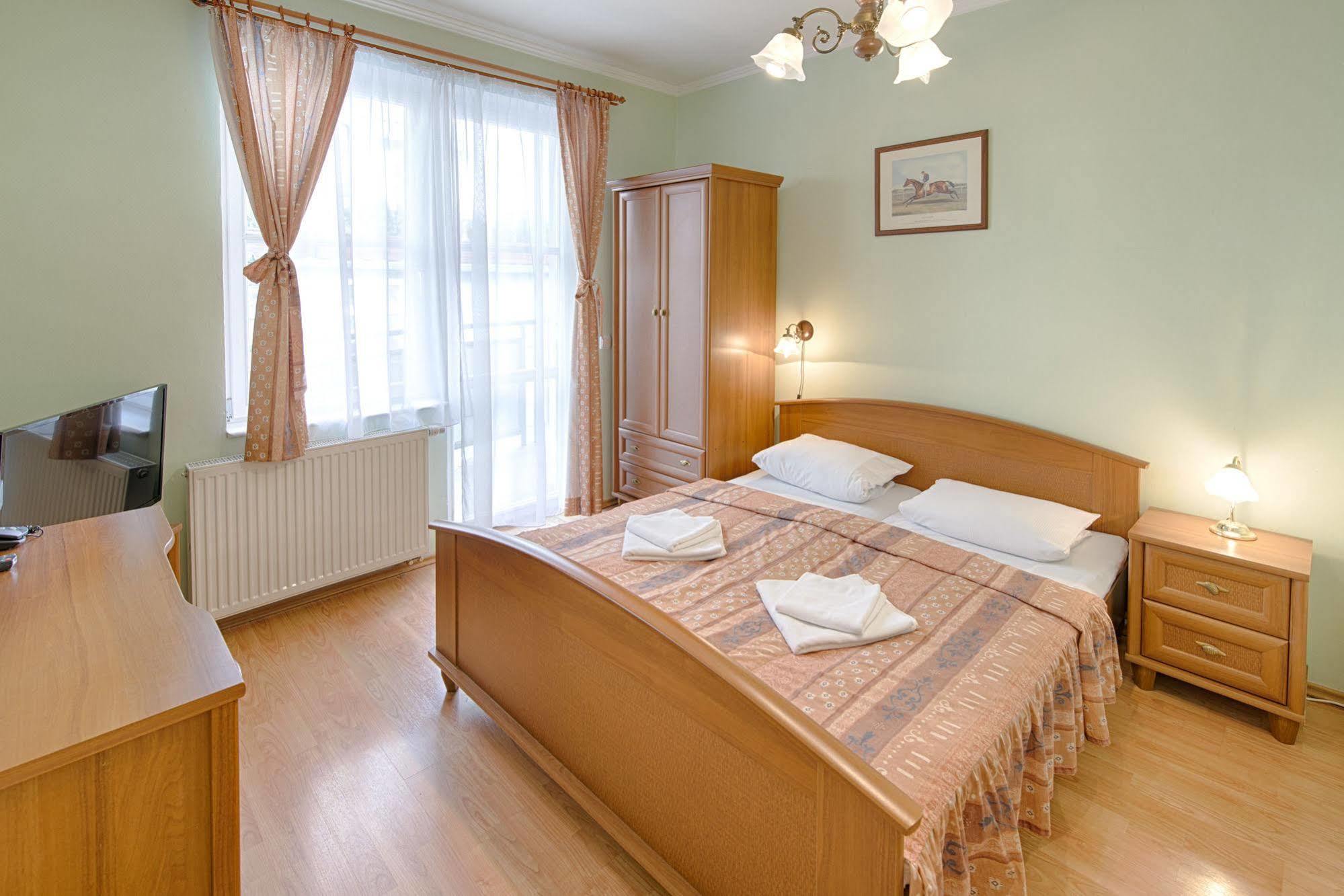 Hotel Derby Karlovy Vary Exterior foto